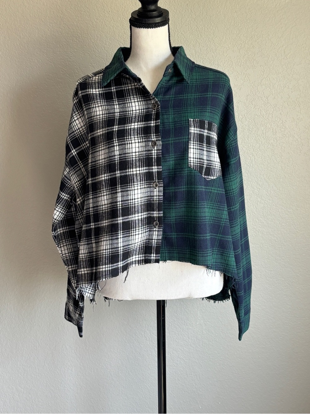 Steve Madden Two-Tone Green & Black Plaid Button-Down Cropped shirt women’s XL